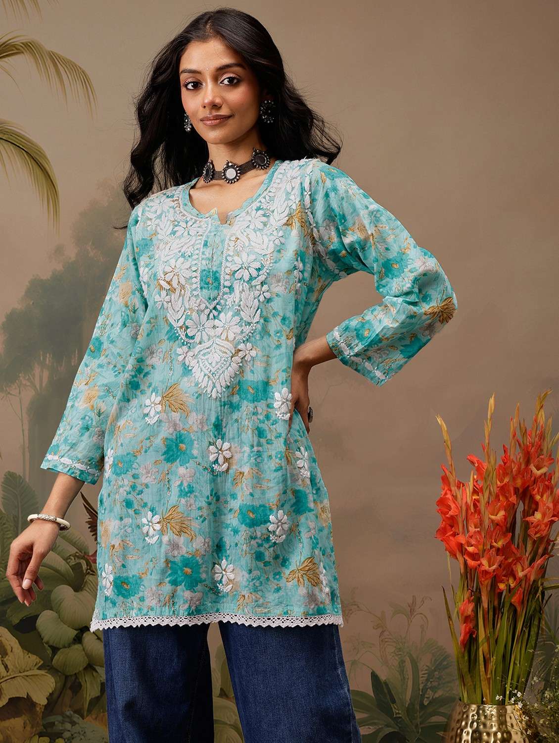Women Chikankari Work Notch Neck Straight Kurti