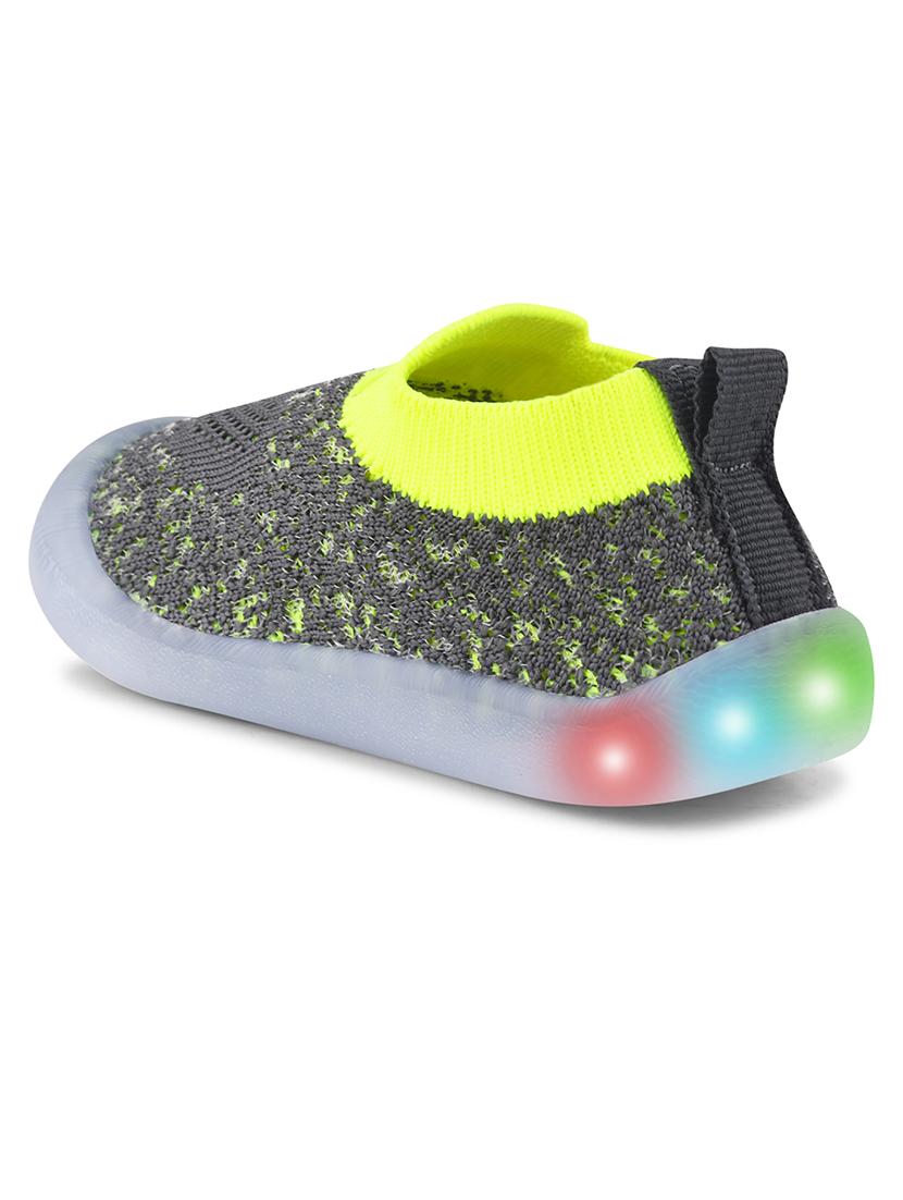 unisex kids slip on sport shoes - 21743506 - Standard Image - 3