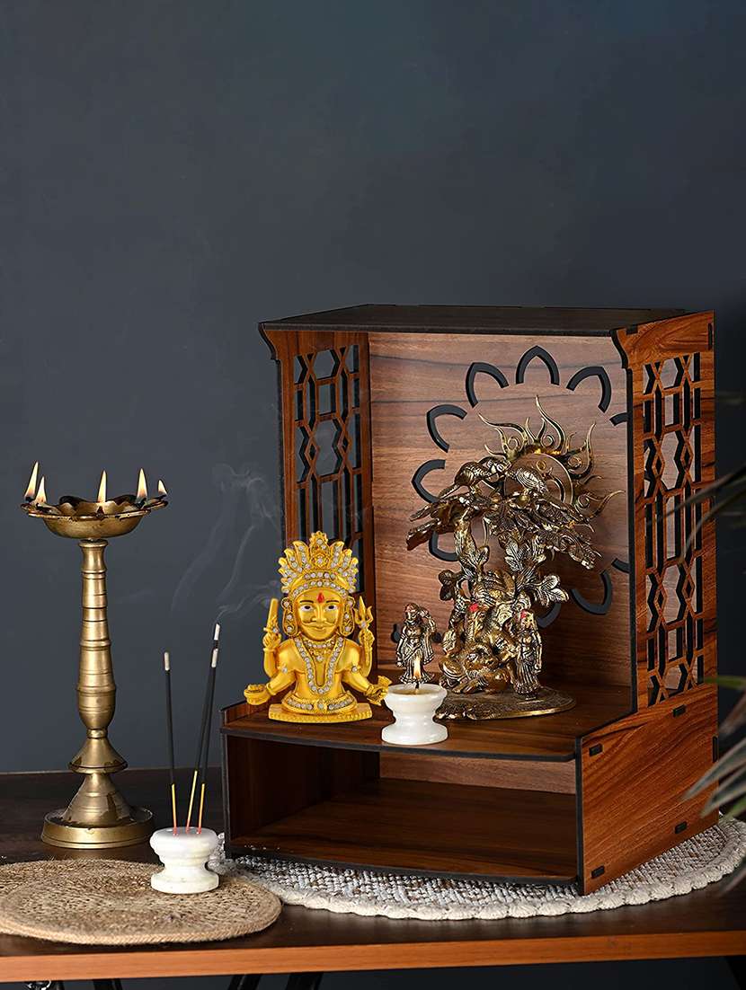 memoir golden spiritual figurine - 21743937 -  Standard Image - 3