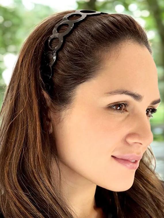 women solid plastic hairband - 21745299 - Standard Image - 3