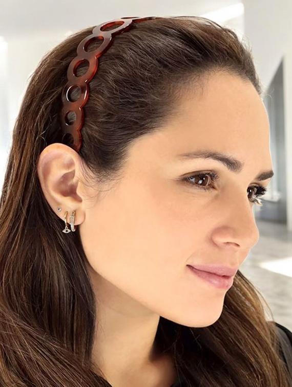 women solid plastic hairband - 21745301 - Standard Image - 3