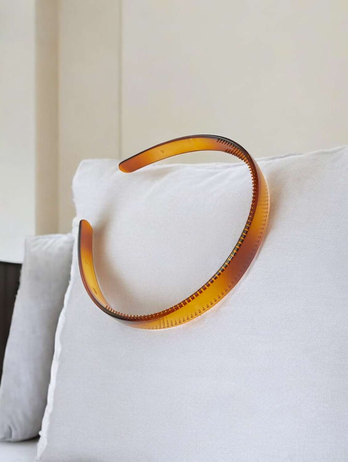 women solid plastic hairband - 21745302 - Zoom Image - 0