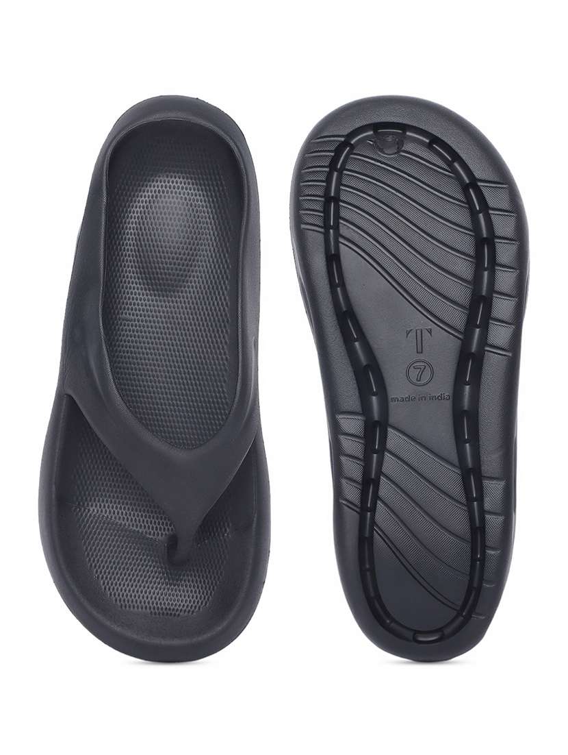 men toe seprator slippers - 21746440 -  Standard Image - 3