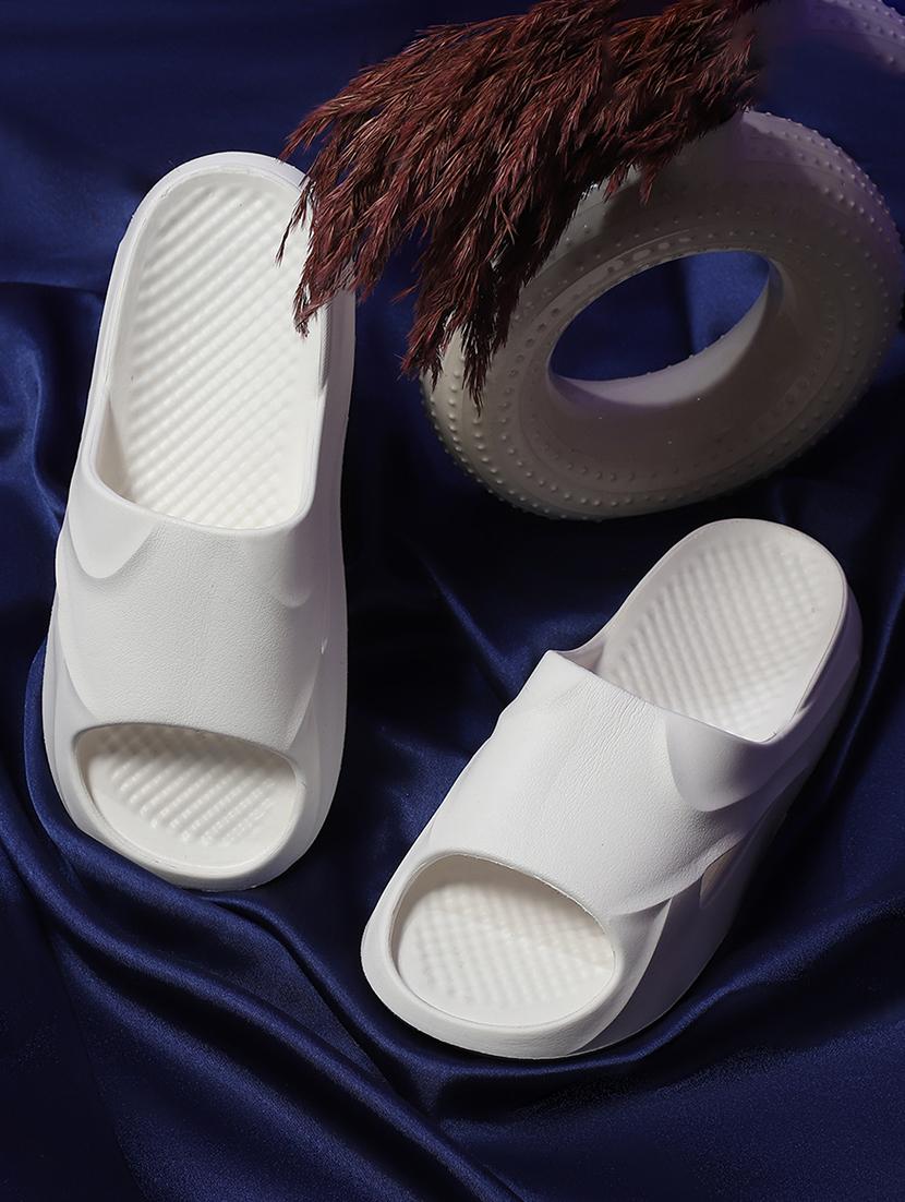 men solid slip on flip flops - 21746444 - Zoom Image - 0