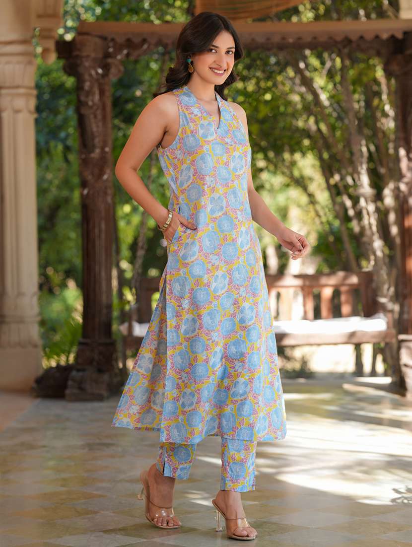 women v-neck printed kurta pant set - 21746721 -  Standard Image - 3