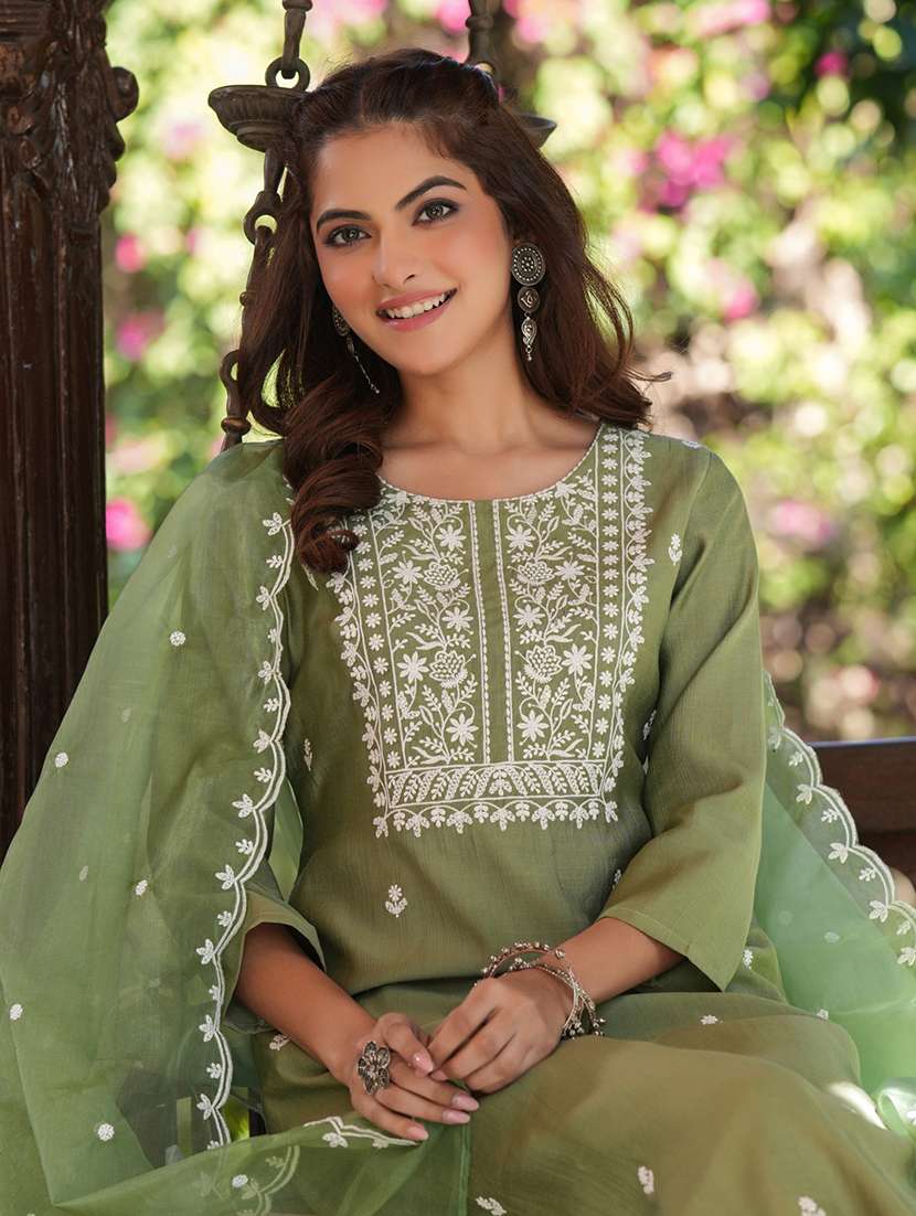 women embroidered kurta pant set with dupatta - 21746728 -  Standard Image - 5