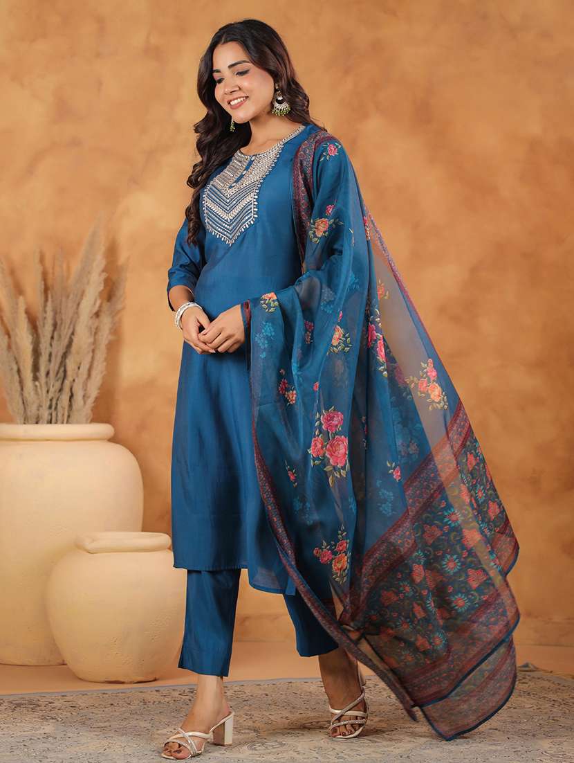 women embroidered kurta pant set - 21746732 - Standard Image - 3