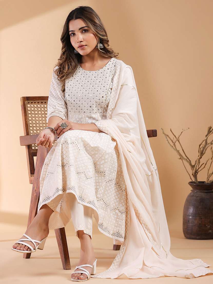 women printed kurta pant set with dupatta - 21746740 - Standard Image - 3