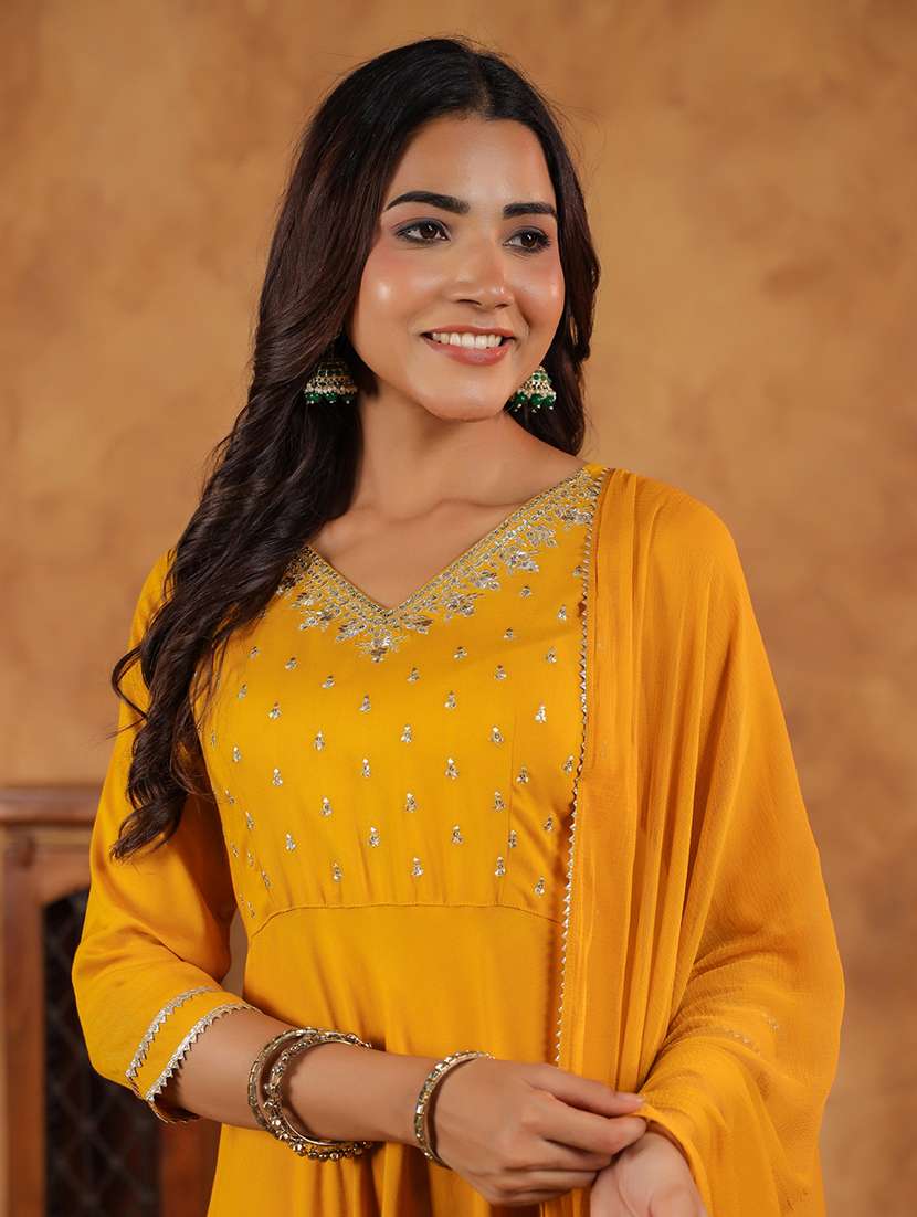 women embroidered kurta pant set with dupatta - 21746747 -  Standard Image - 3