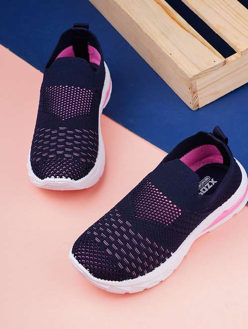 kids slip on sports shoes - 21746914 -  Standard Image - 0
