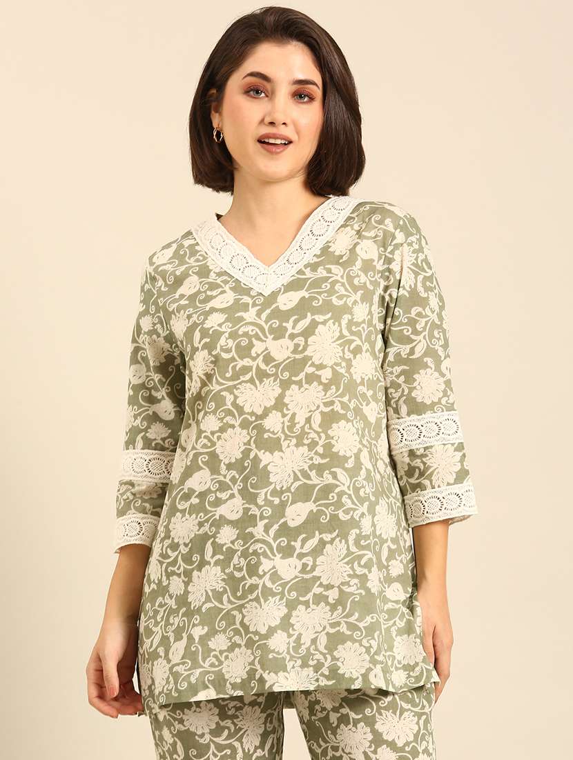 women floral print short straight kurti - 21747023 - Zoom Image - 0