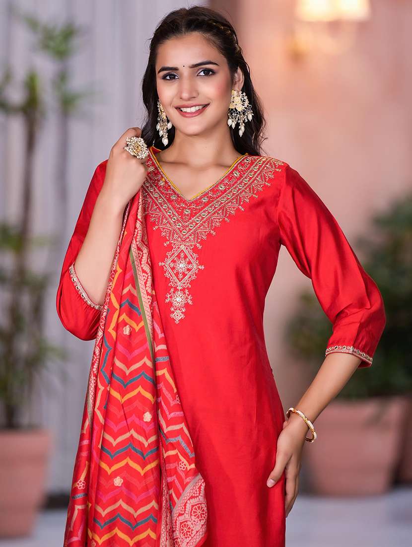 women embroidered kurta pant set with dupatta - 21747800 - Standard Image - 3