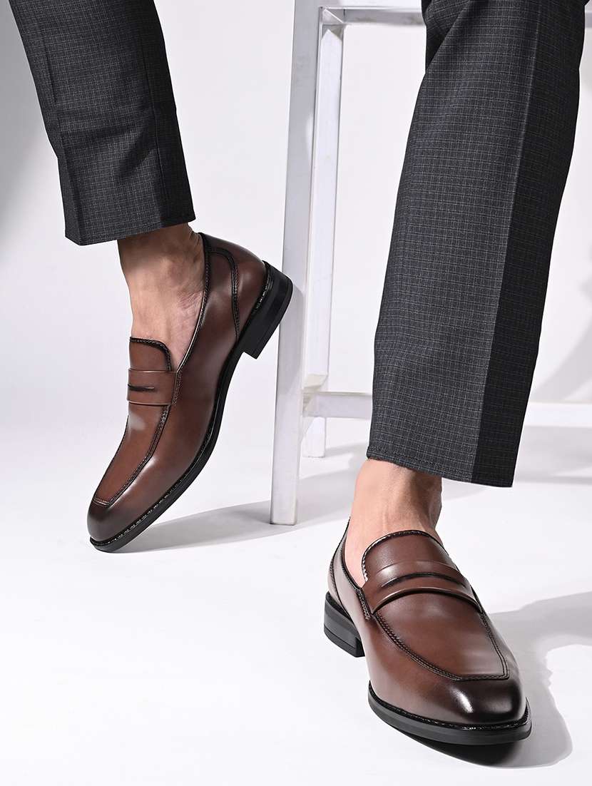 men solid slip on moccasin shoes - 21747928 -  Standard Image - 3