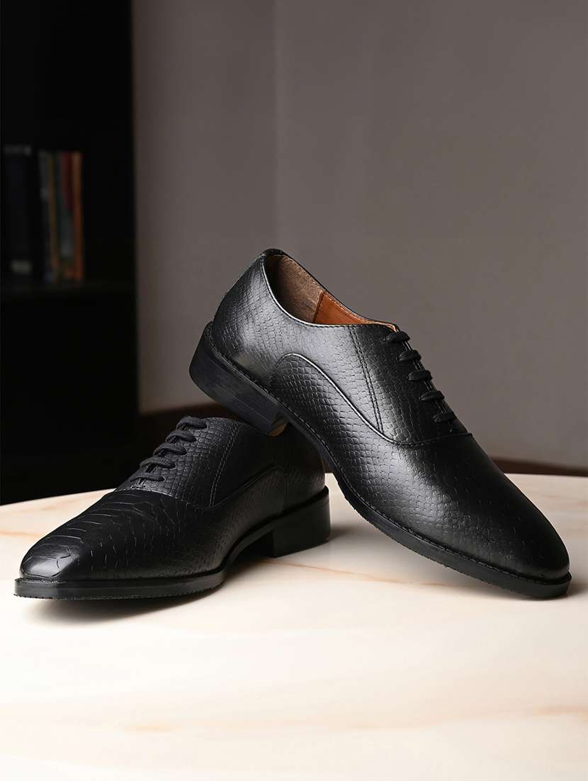 men textured lace-up oxfords