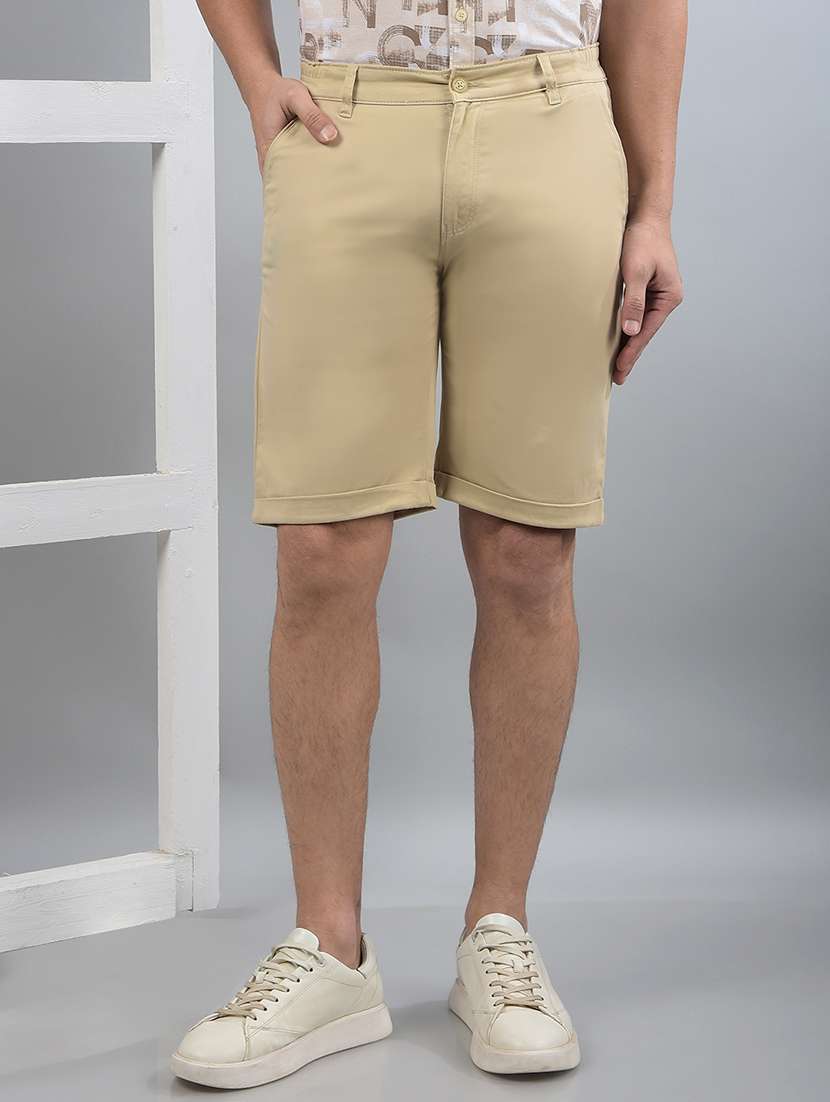 men solid mid rise short