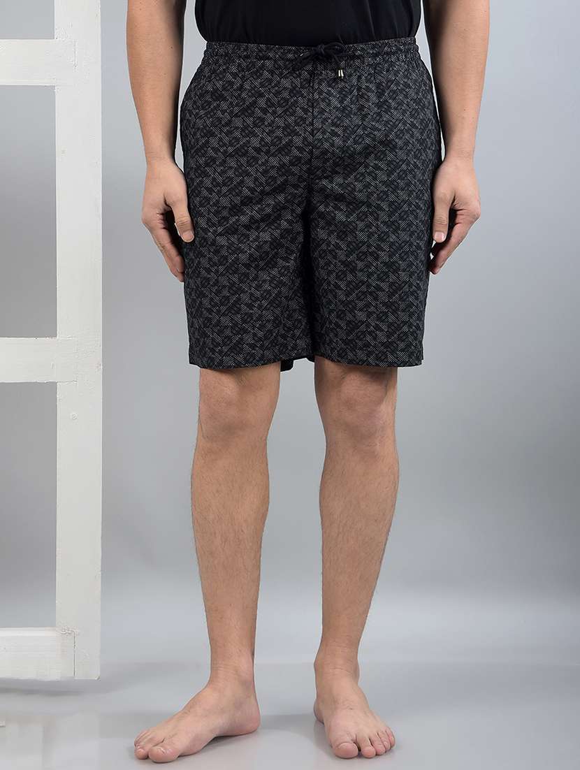men printed mid rise bermuda shorts