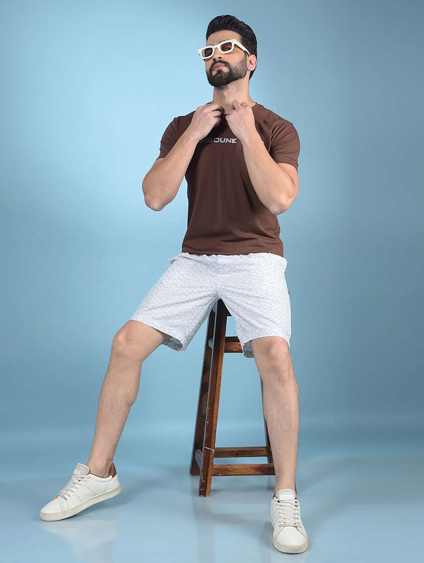 men round neck chest print t-shirt - 21750709 -  Standard Image - 3