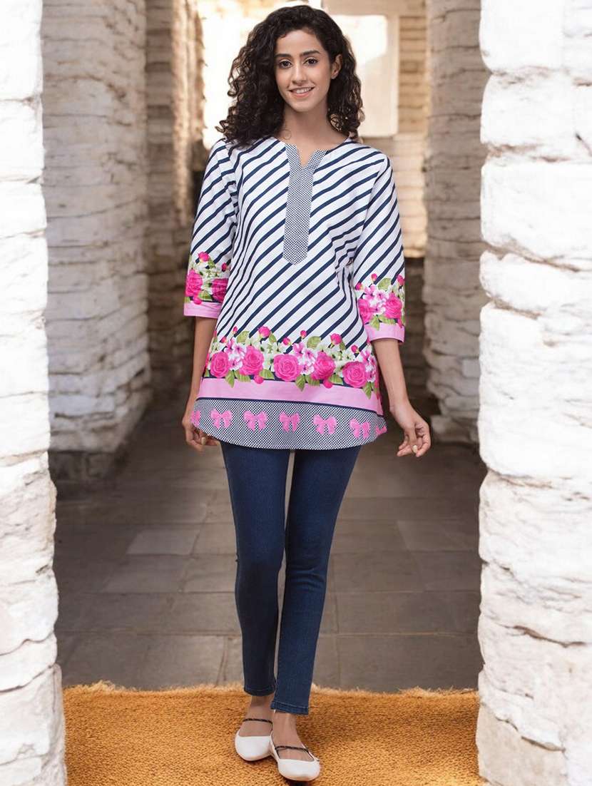 women three quarter sleeve side slit kurta - 21750723 -  Standard Image - 3