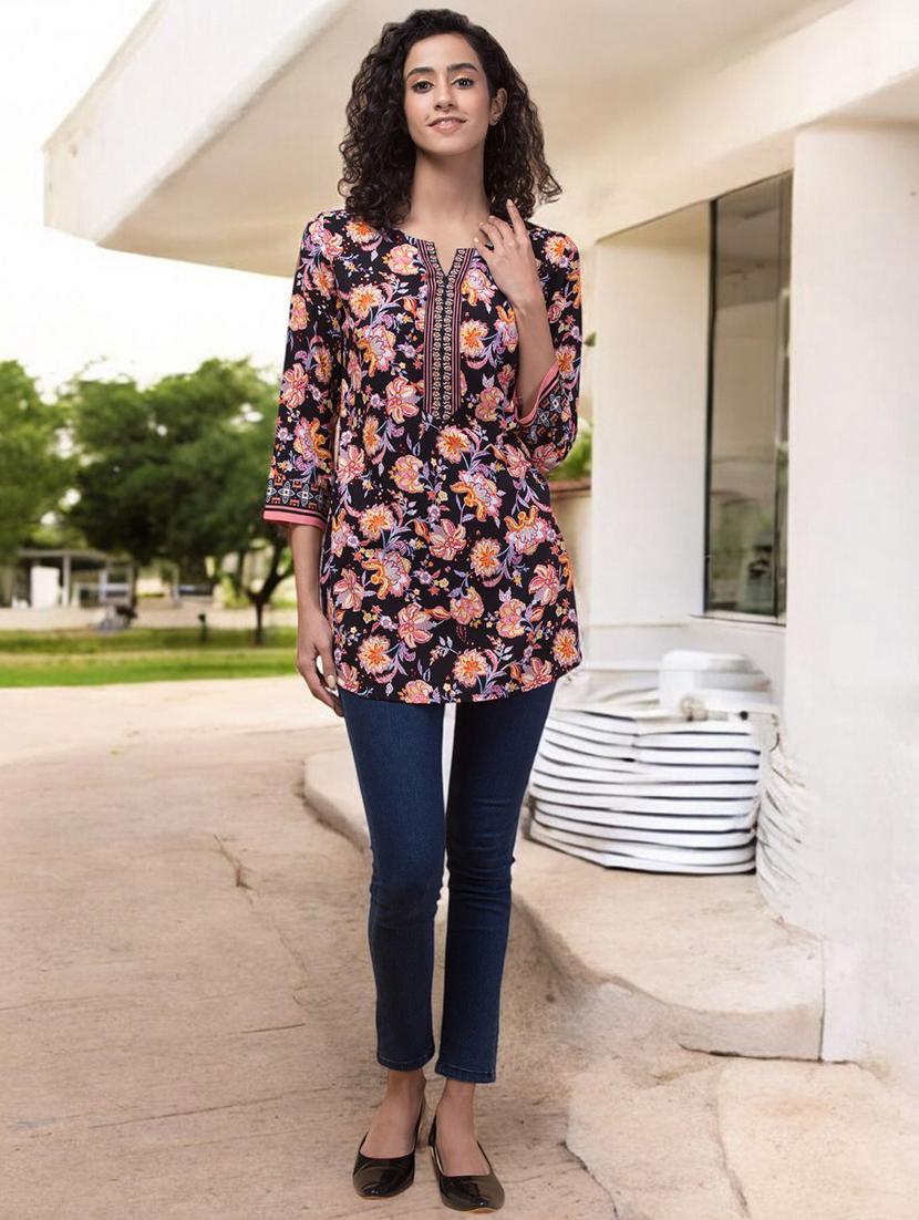 women three quarter sleeve side slit kurta - 21750727 - Standard Image - 3