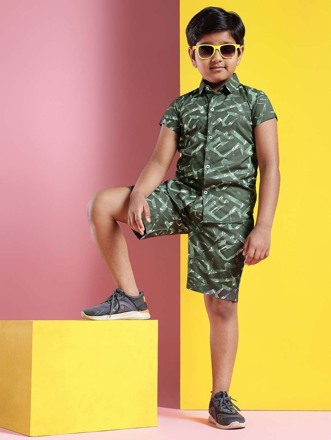 boys printed short sleeves shirt and shorts set - 21750843 -  Standard Image - 3