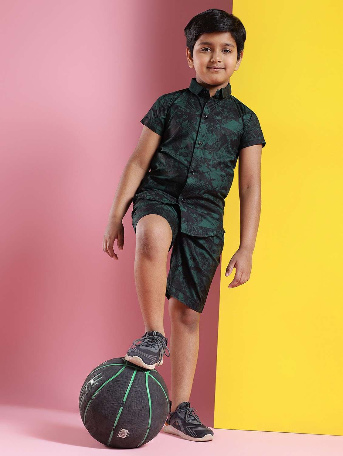 boys printed short sleeves shirt and shorts set - 21750869 -  Standard Image - 3