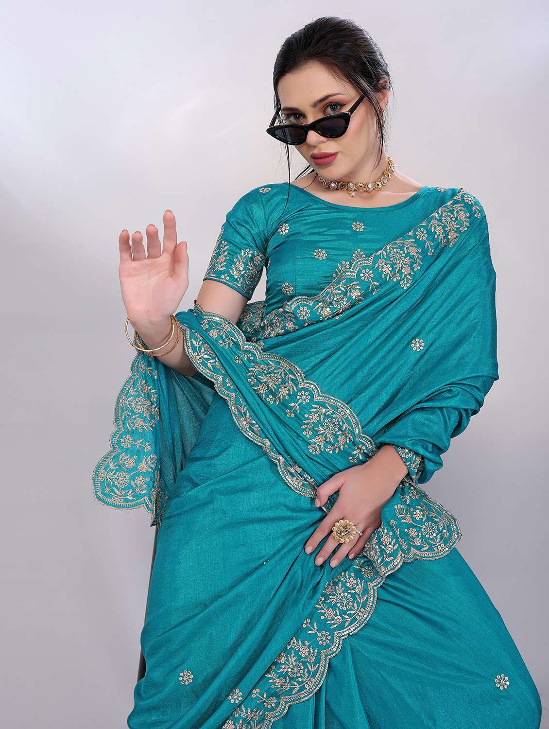 women solid with work embroidered saree with blouse - 21753228 -  Standard Image - 3