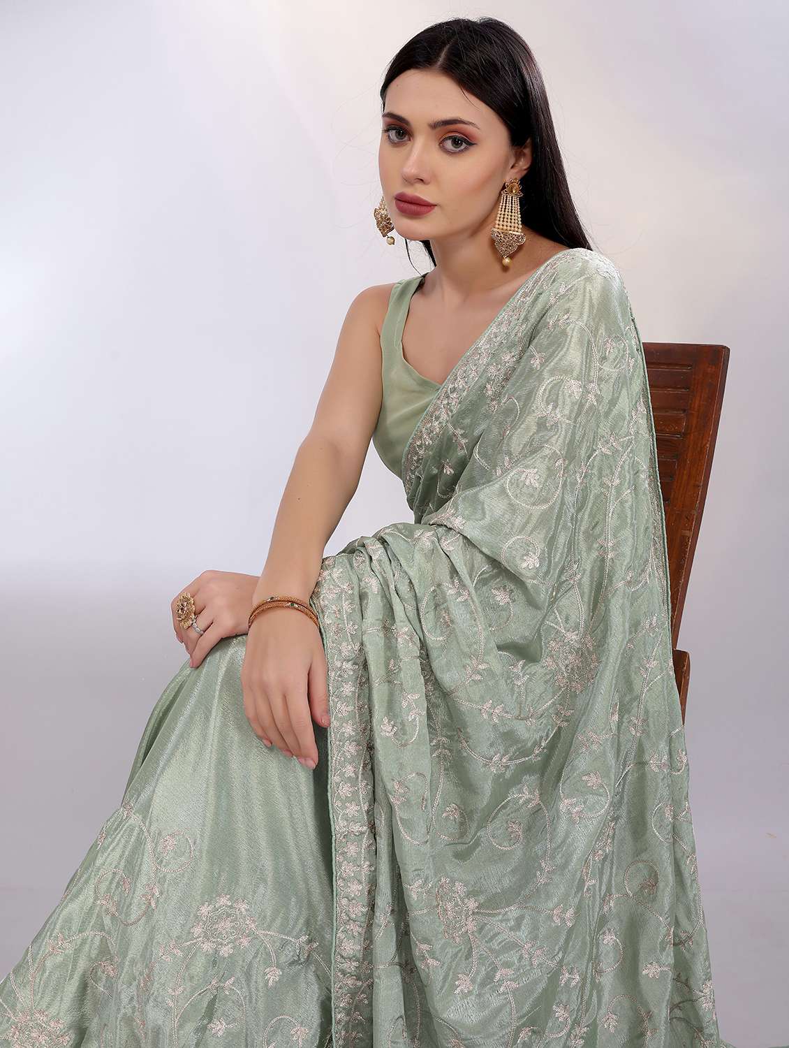 women solid with work embroidered saree with blouse - 21753233 -  Standard Image - 3