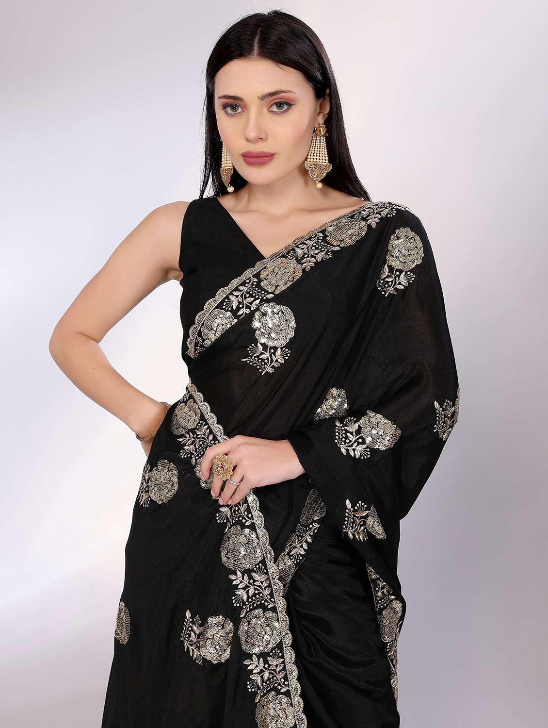 women solid with work embroidered saree with blouse - 21753234 -  Standard Image - 3