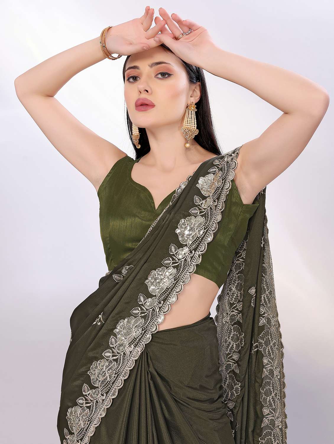 women solid with work embroidered saree with blouse - 21753244 -  Standard Image - 3