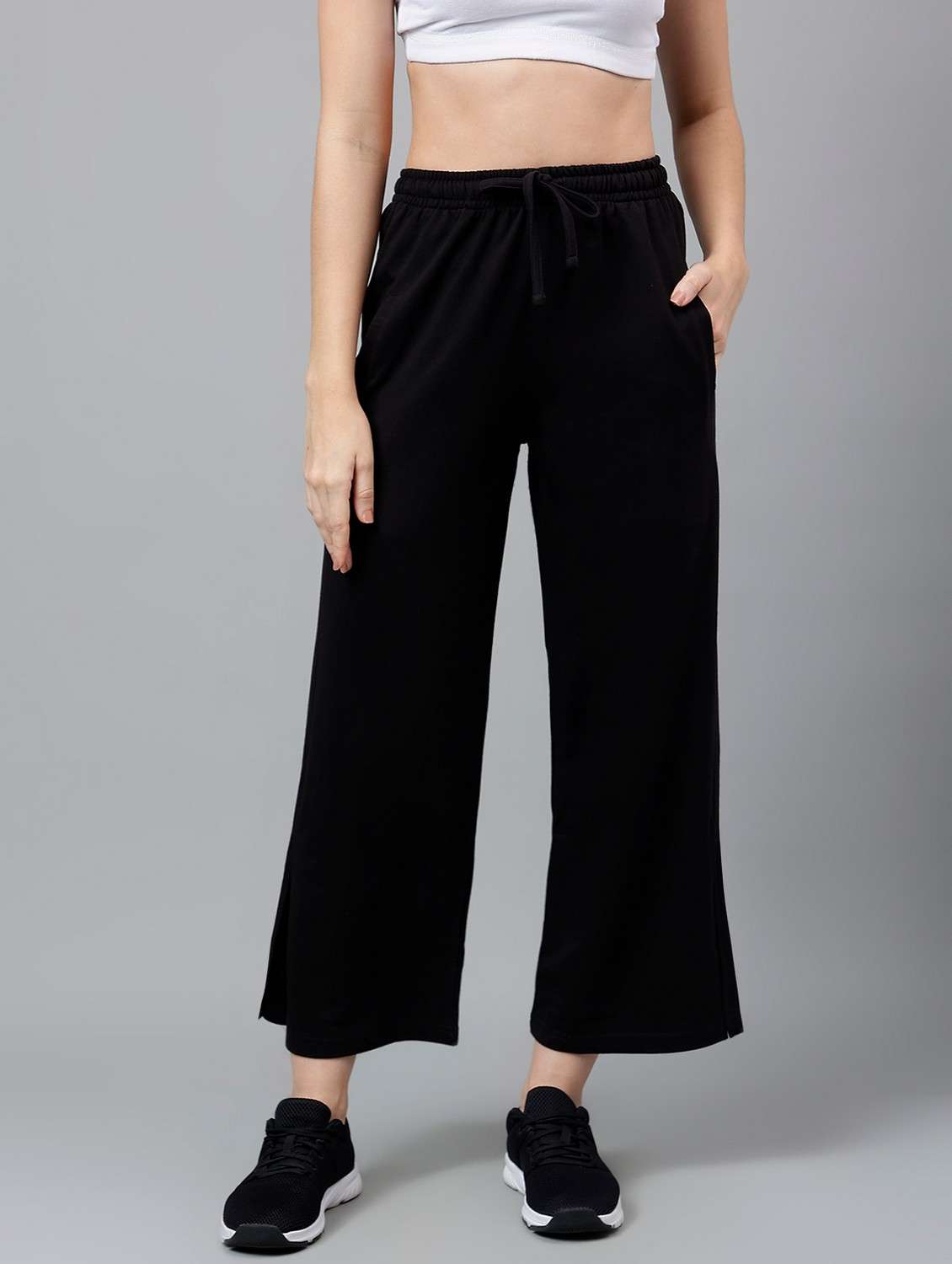 women solid mid rise track pant