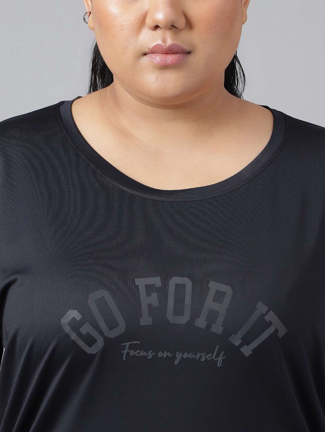 women black typographic round neck t-shirt - 21762455 -  Standard Image - 5