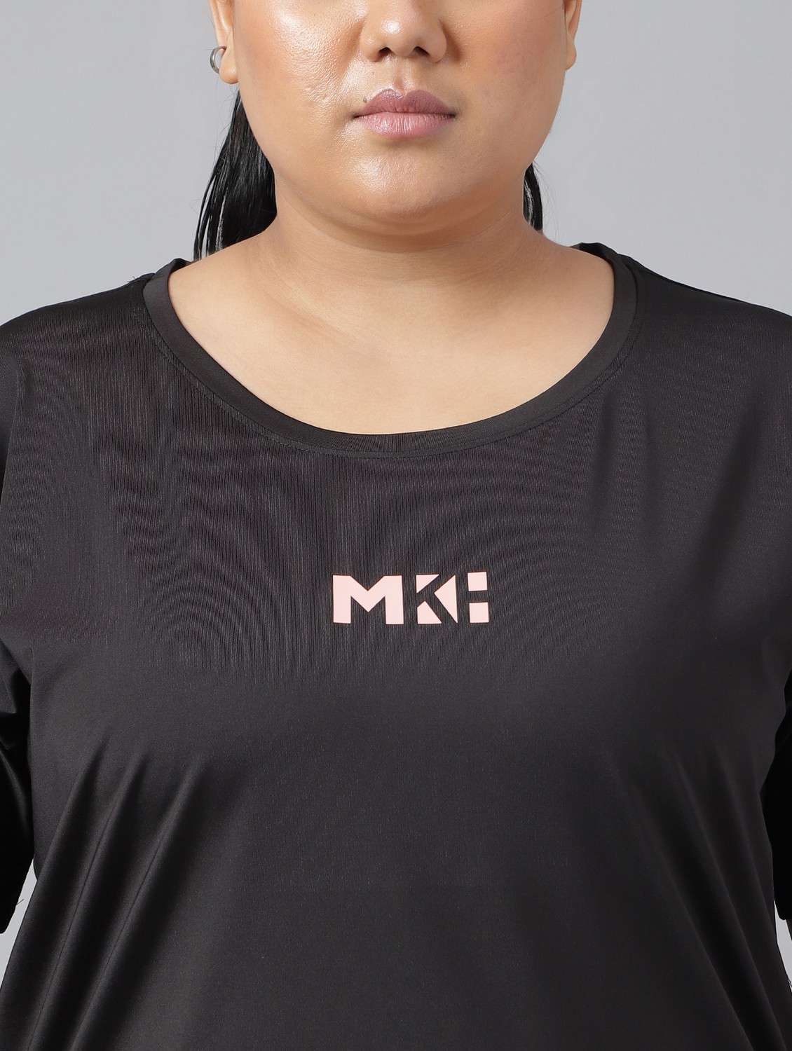 women black typographic round neck t-shirt - 21762468 -  Standard Image - 5