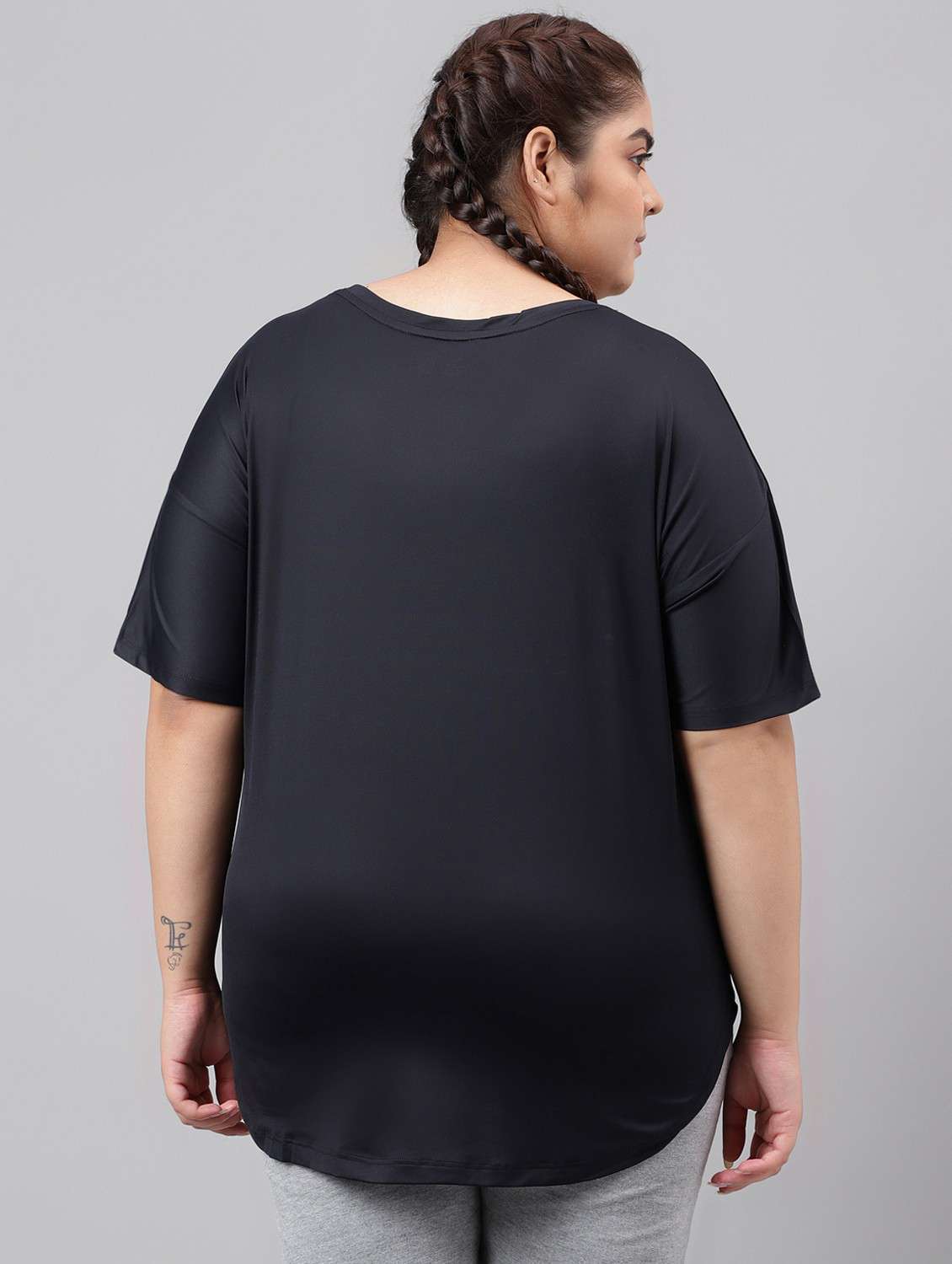 women black typographic round neck t-shirt - 21762563 -  Standard Image - 3