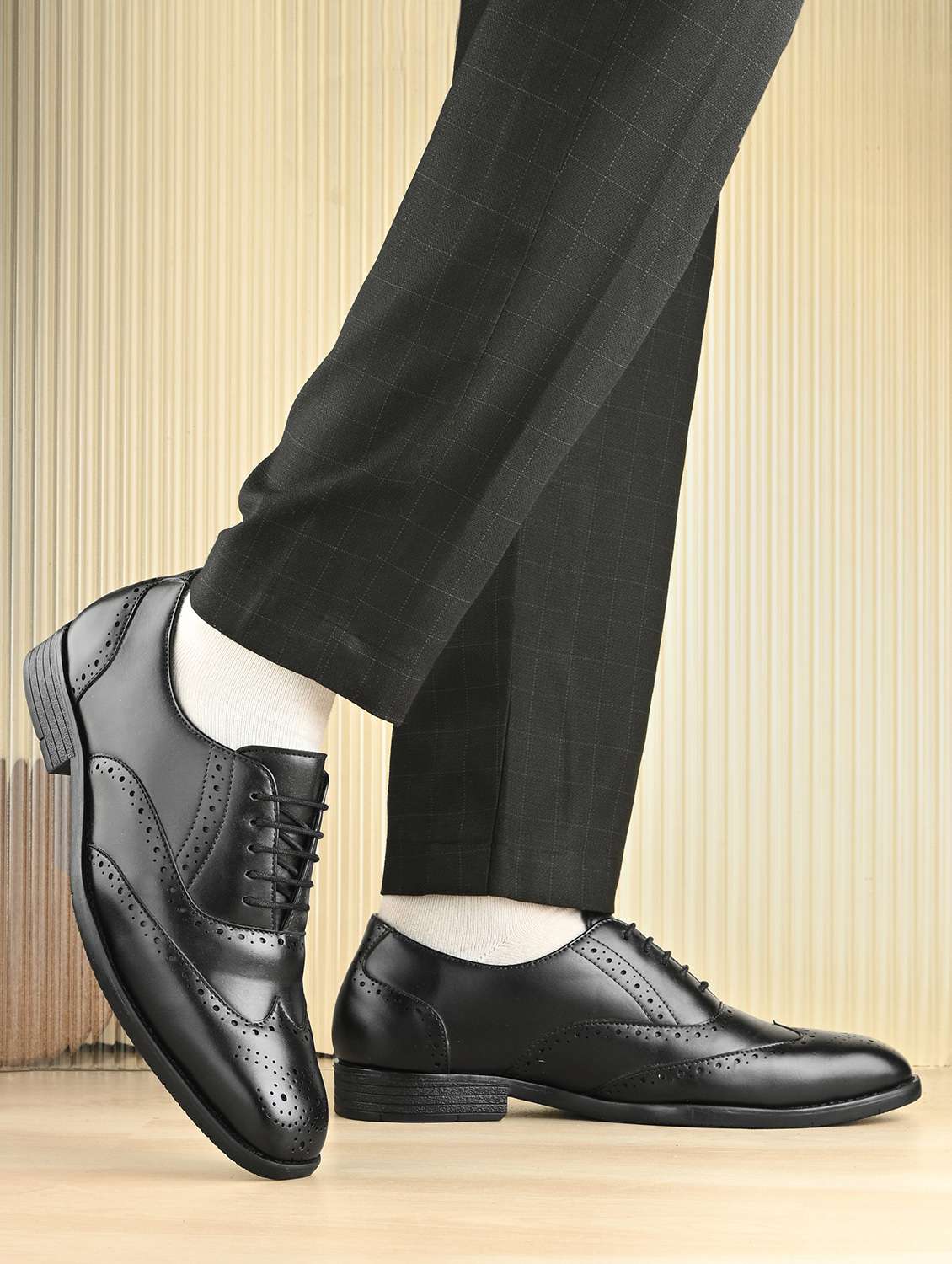 men black lace-up brouge