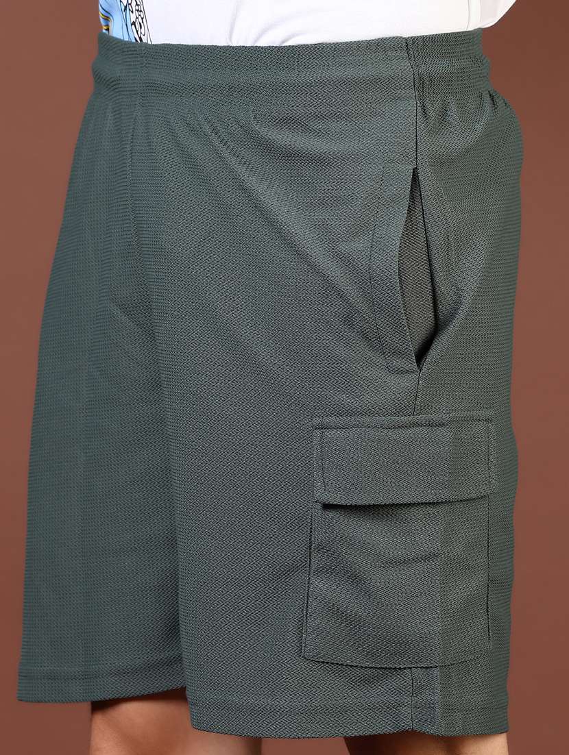 women solid mid rise cargo shorts - 21764263 -  Standard Image - 5