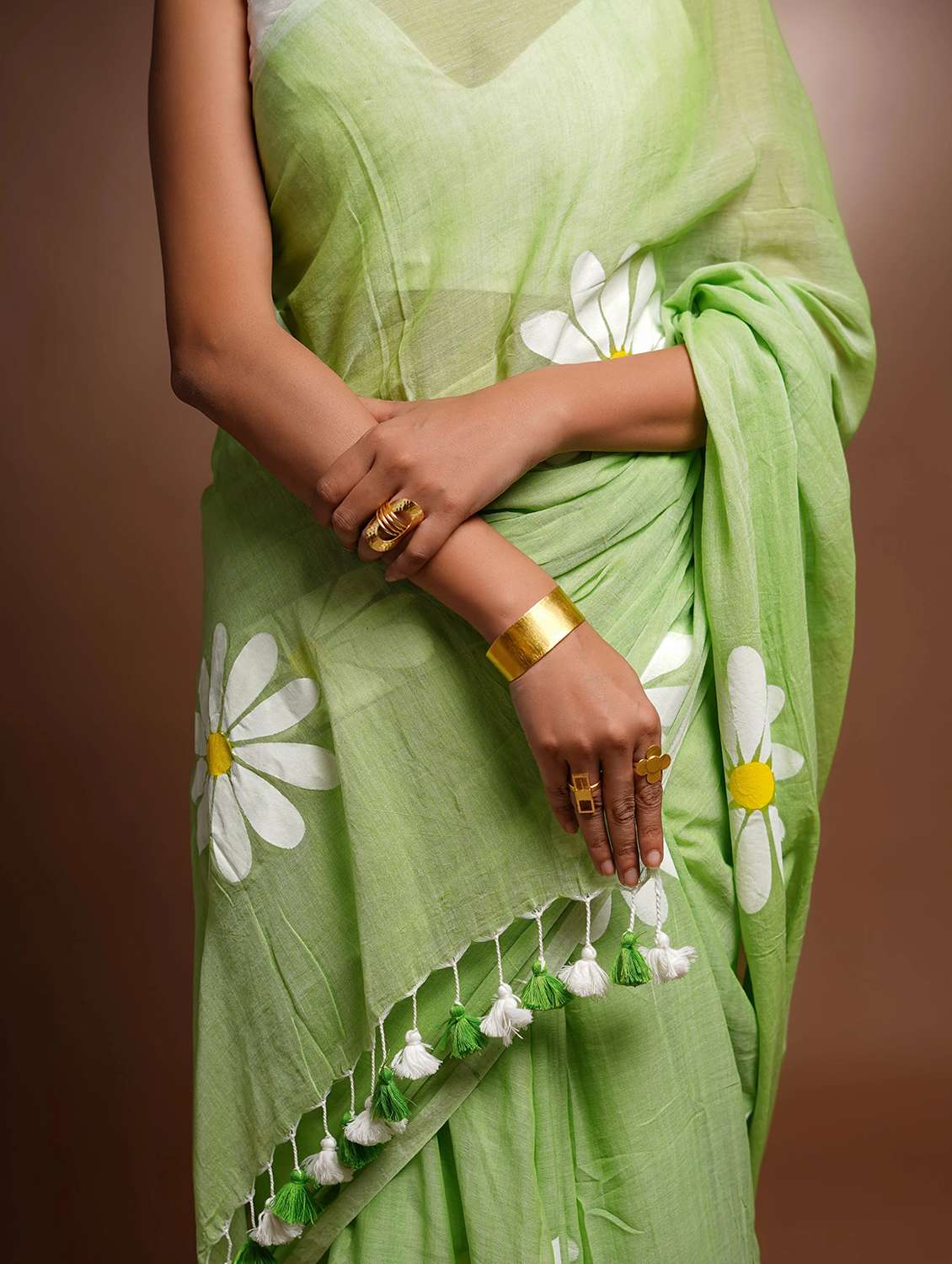 womne floral printed saree with blouse - 21766143 -  Standard Image - 3