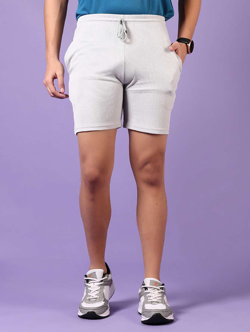 men solid mid rise slim fit short