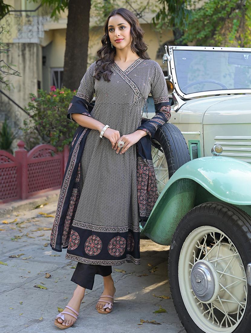 women three quarter sleeve kurta pant with dupatta set - 21766299 - Zoom Image - 0