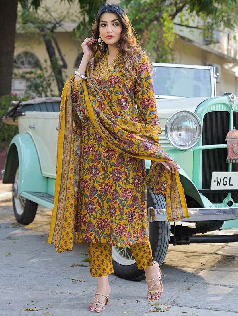 women three quarter sleeve kurta pant with dupatta set - 21766300 - Zoom Image - 0