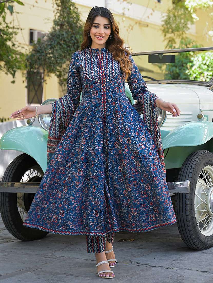 women three quarter sleeve kurta pant with dupatta set - 21766304 -  Standard Image - 3