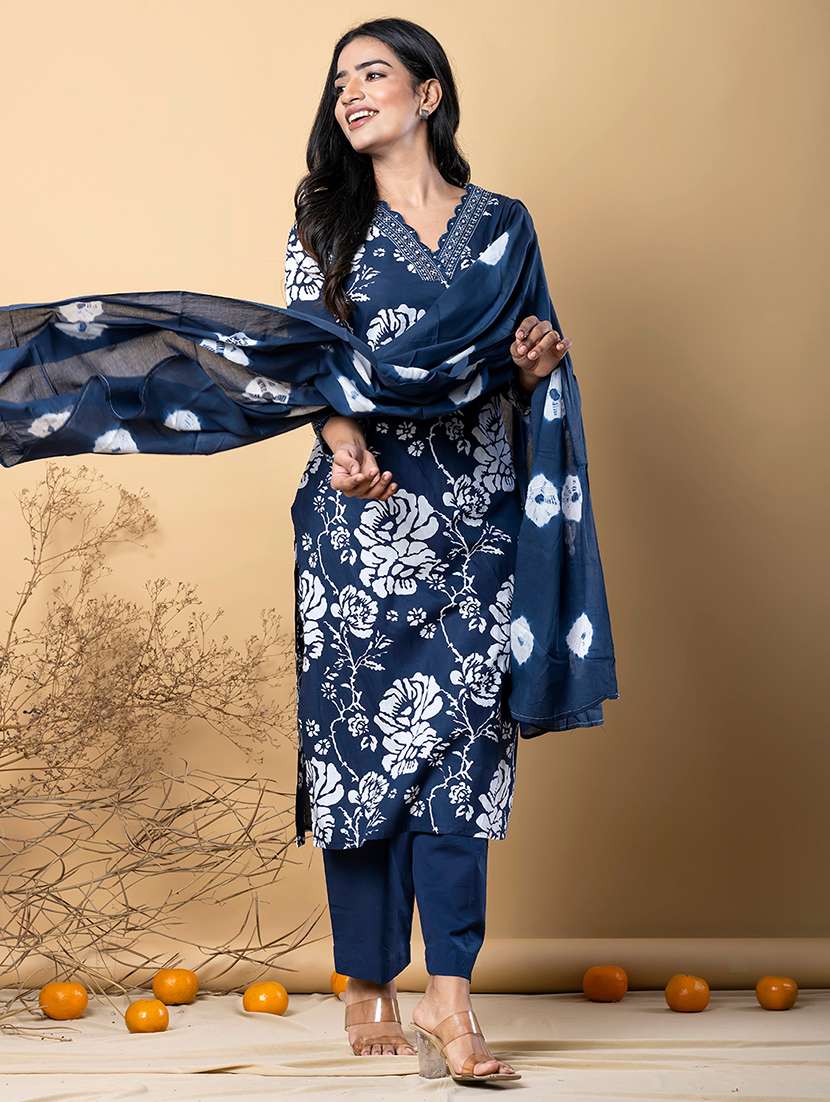 women three quarter sleeve kurta pant with dupatta set - 21766750 -  Standard Image - 3