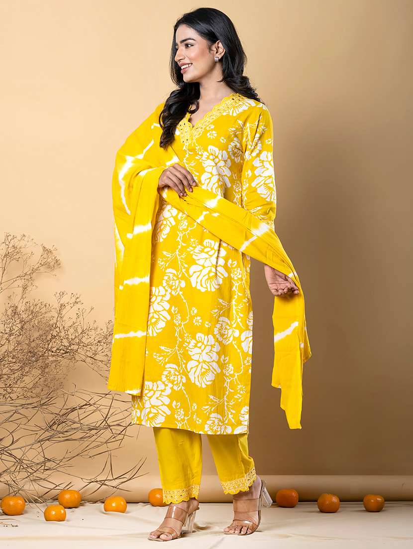 women three quarter sleeve kurta pant with dupatta set - 21766751 -  Standard Image - 3