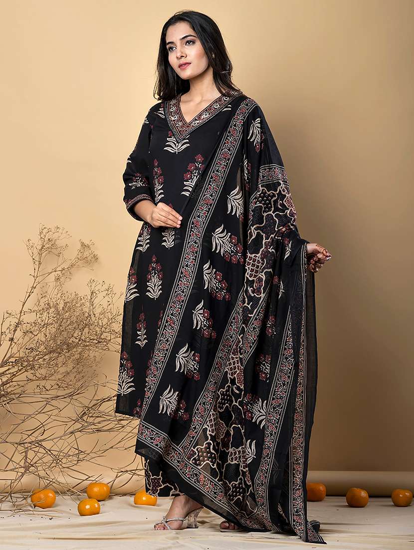 women three quarter sleeve kurta palazzo with dupatta set - 21766765 -  Standard Image - 3