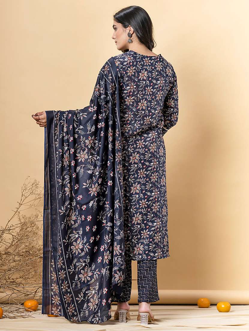 women three quarter sleeve kurta pant with dupatta set - 21766766 -  Standard Image - 3