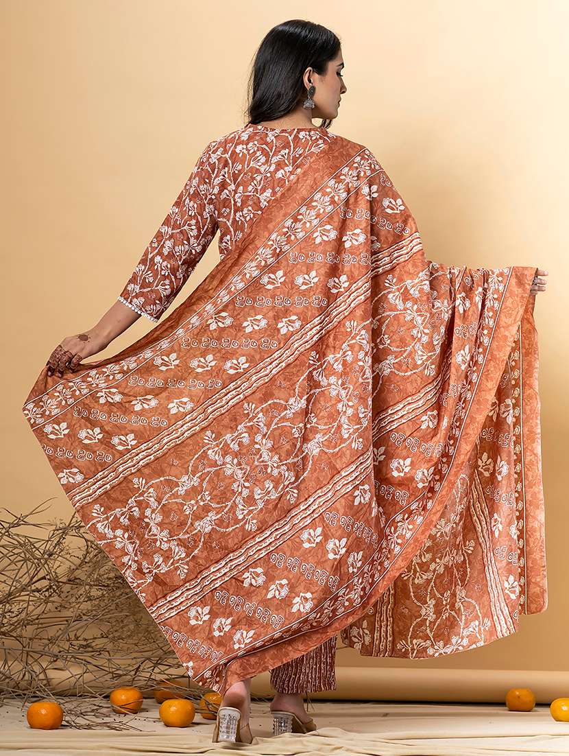 women three quarter sleeve kurta pant with dupatta set - 21766770 -  Standard Image - 3