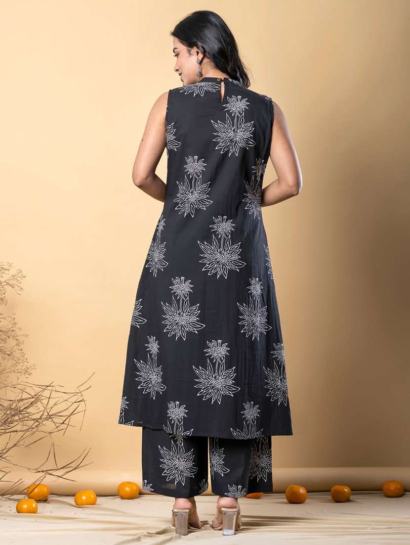 women floral printed sleeveless kurta palazzo set - 21766785 -  Standard Image - 3