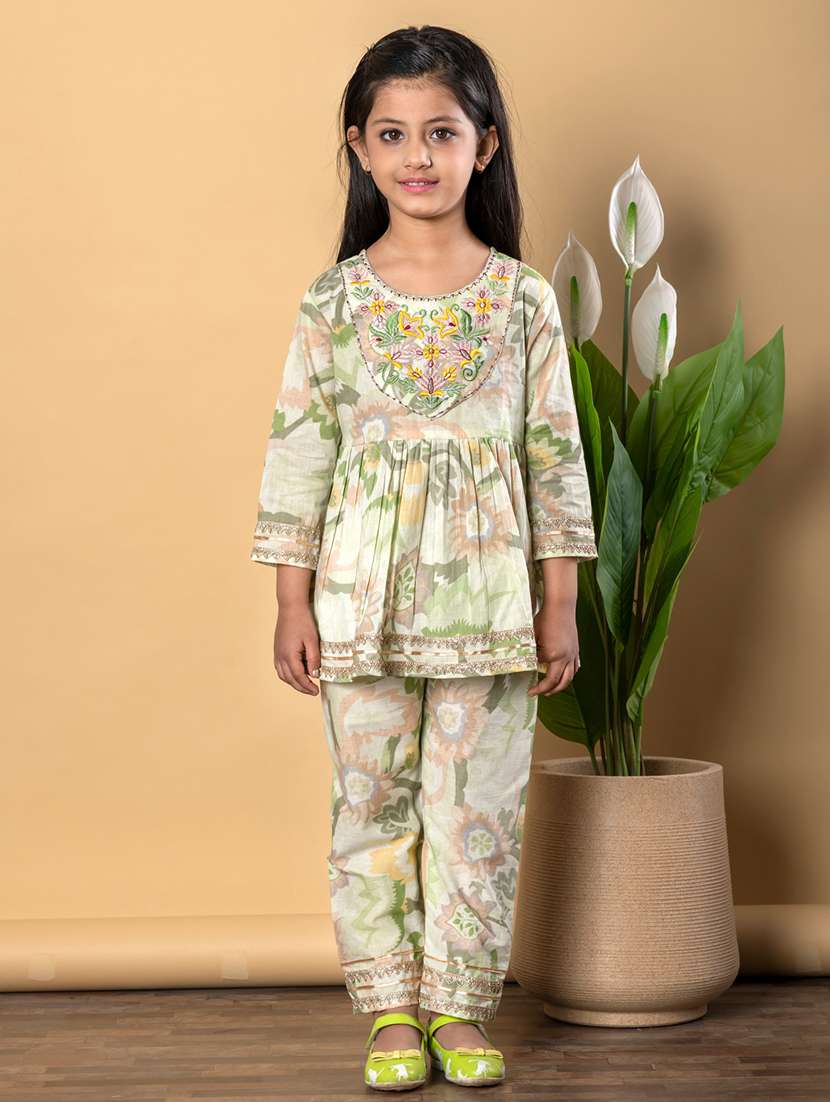 girls three quarter sleeve kurta pant set