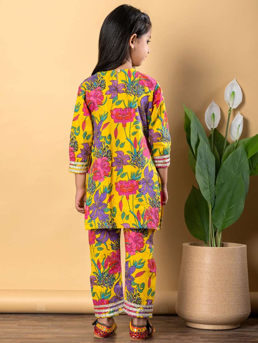 girls three quarter sleeve kurta pant set - 21766988 -  Standard Image - 3