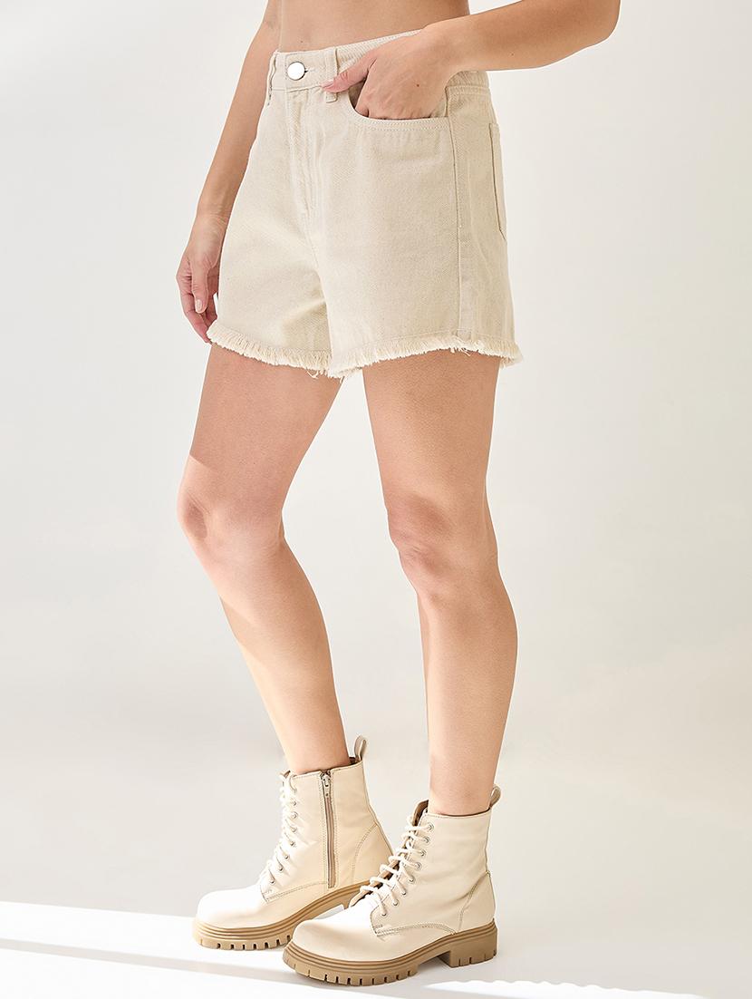 globus women beige slim fit mid-rise frayed hem denim shorts - 21767517 - Standard Image - 3