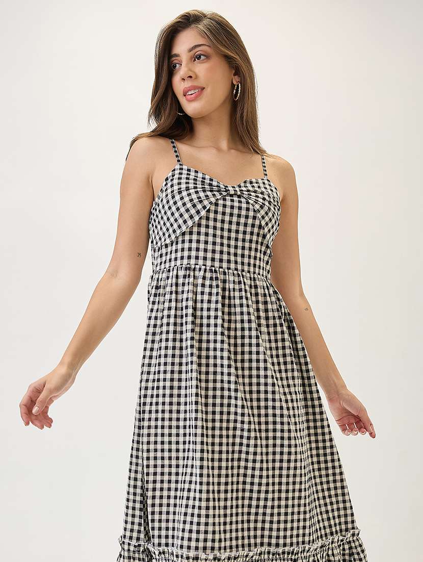 globus women black & white checkered strappy sleeves sweetheart neck bow detail tiered fit & flare maxi dress - 21767531 - Standard Image - 3